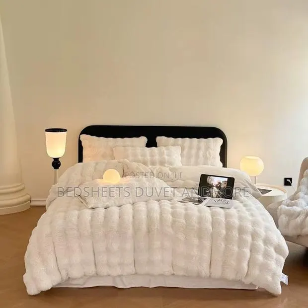 Off White Velvet Duvet · Photo 1