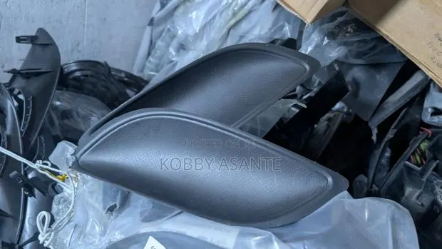 Vitz 2010 Fog Lights Cover · Photo 1