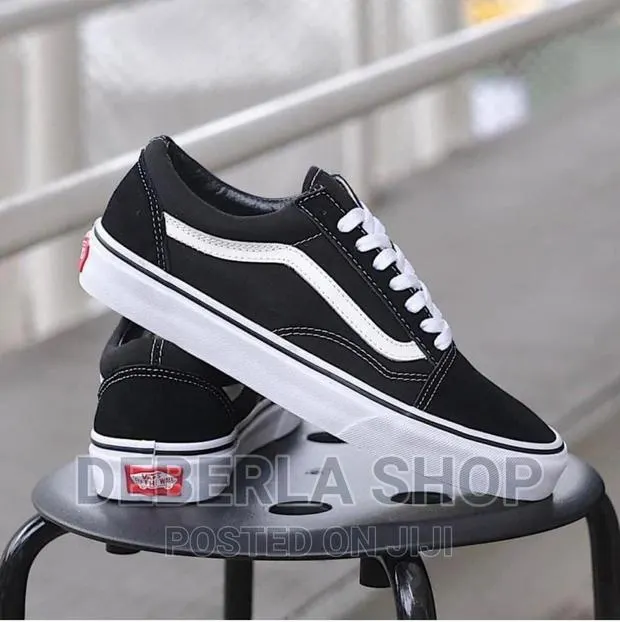 Vans on the Wall Black and White · Photo 1