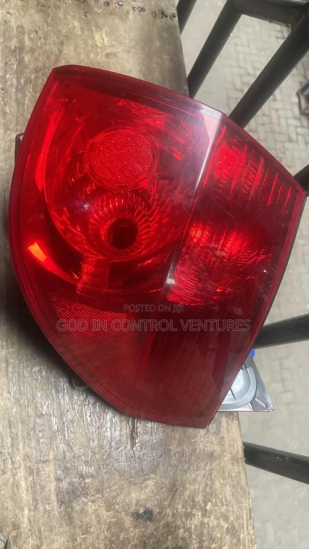 Toyota Sienna 2008 Tail Light · Photo 1