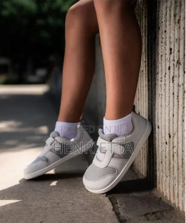 Kids Sneakers · Photo 1