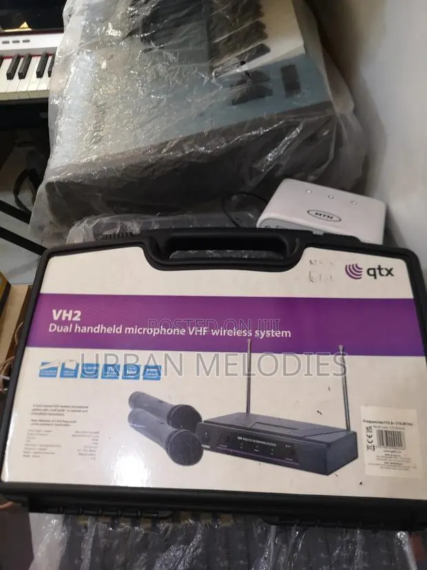 QTX Vh2 Dual Handheld Microphone VHF Wireless System · Photo 2