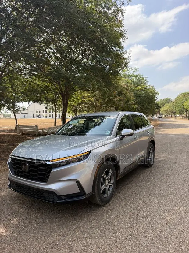 Honda CR-V LX 2WD 2023 Silver · Photo 1