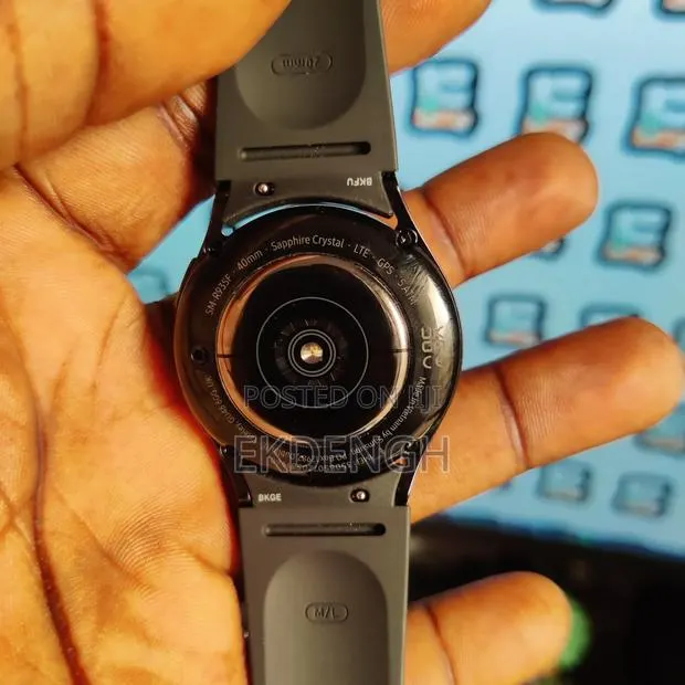 Samsung Galaxy Watch 6 LTE 40mm Black + Case and Screen Protector · Photo 5