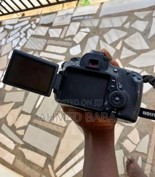 DSLR Canon 60D With Lens · Photo 1