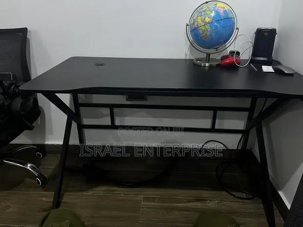 Gaming Table · Photo 1