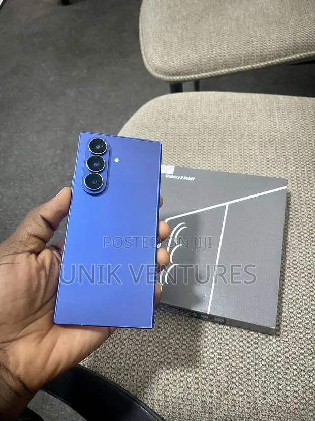 New Samsung Galaxy Z Fold7 256 GB Blue · Photo 1