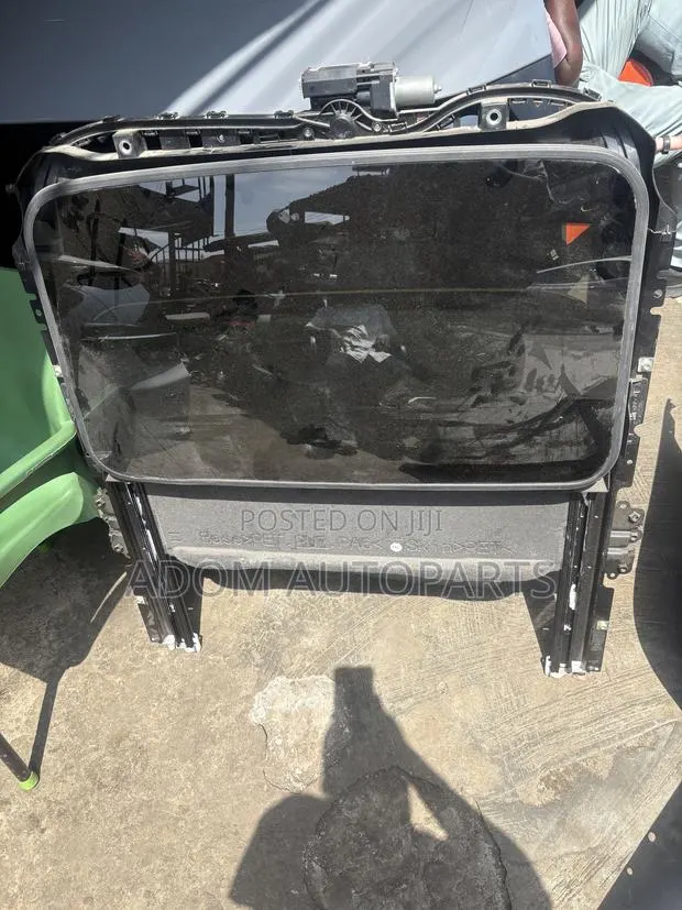 Toyota RAV4 Sunroof Glass 2019 2020 2021 2022 2023 2024 2025 · Photo 1