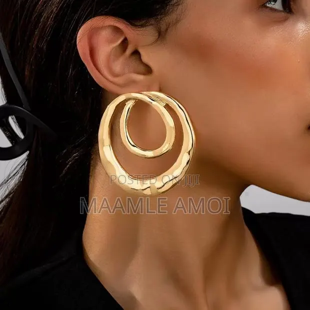 Classy Statement Earrings in Gold · Photo 1