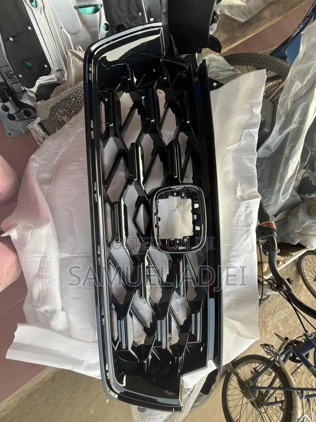 Honda CR-V 2023 to 2025 Hybrid Top Grille/ Shells. · Photo 1