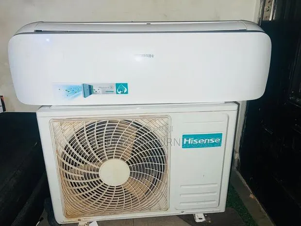 Hisense 2.5 HP AIRCONDITION With All Accessories ( 2 Months Used ) · Photo 1