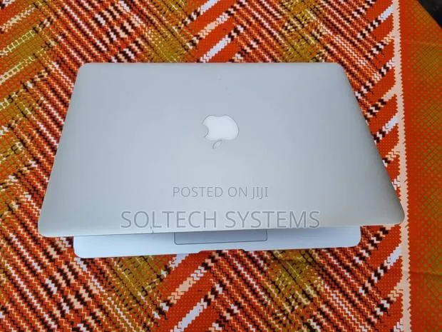 Laptop Apple MacBook Air 4GB Intel Core I5 SSD 256GB · Photo 1