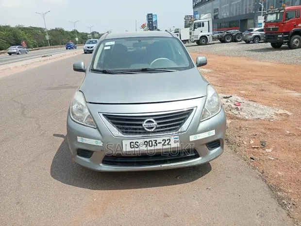 Nissan Versa 1.6 S Sedan 2012 Silver · Photo 1