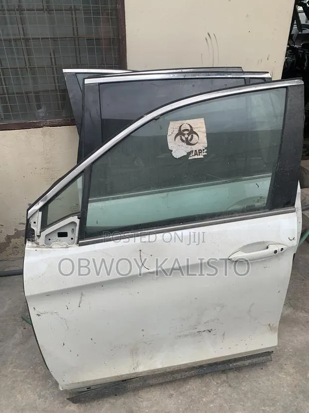 Car Doors and Handles · Photo 1