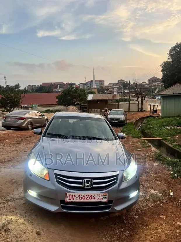 Honda Accord 2.2 DTEC Sedan Automatic 2012 Silver · Photo 1