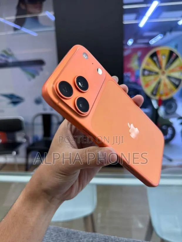Apple iPhone 17 Pro Max 512 GB Orange · Photo 1