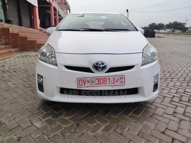 Toyota Prius Plug-in Advanced 2012 White · Photo 1