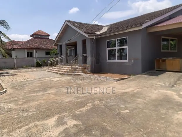 3bdrm House in Nanakrom, Botwe, East Legon for rent