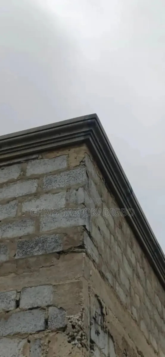 Copping And Molding Design Window Construction · Photo 1