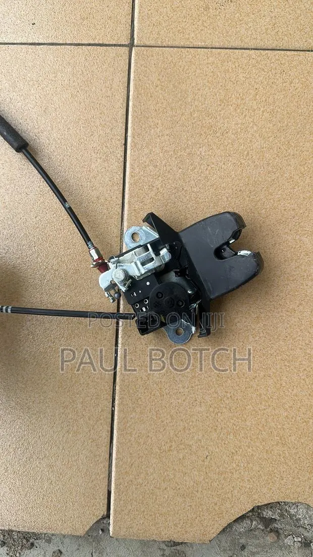 2019-2020 Hyundai Elantra Boot Lock · Photo 1