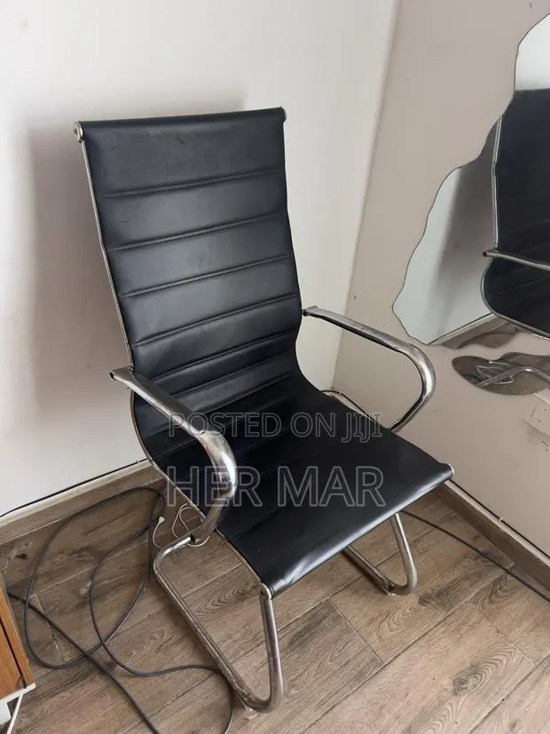 Office Chair · Photo 1