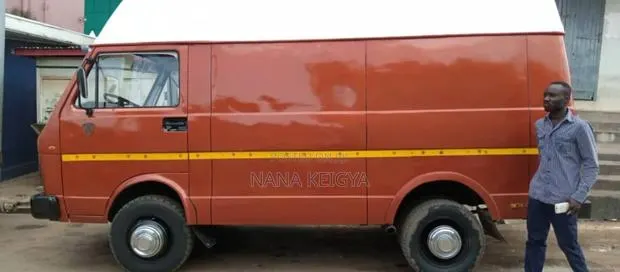 Small Cargo Truck · Photo 1