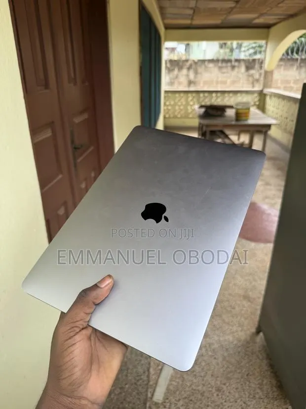 Laptop Apple MacBook Pro 2020 16GB Intel Core i5 SSD 512GB · Photo 1