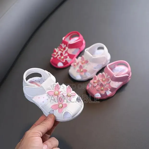 Children Shoes · Photo 1
