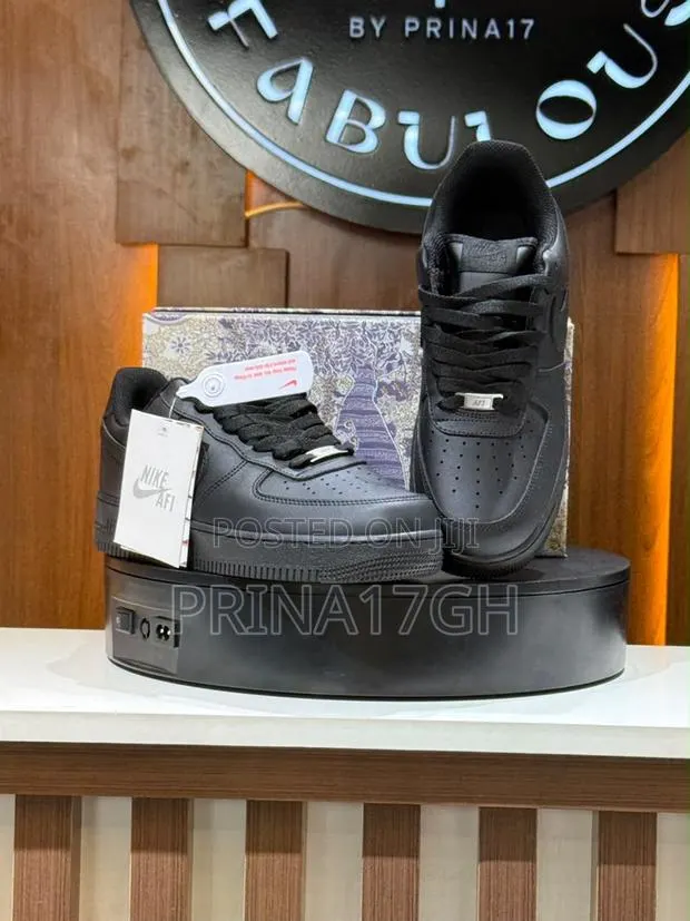 Nike Air Force 1 Sneakers · Photo 1