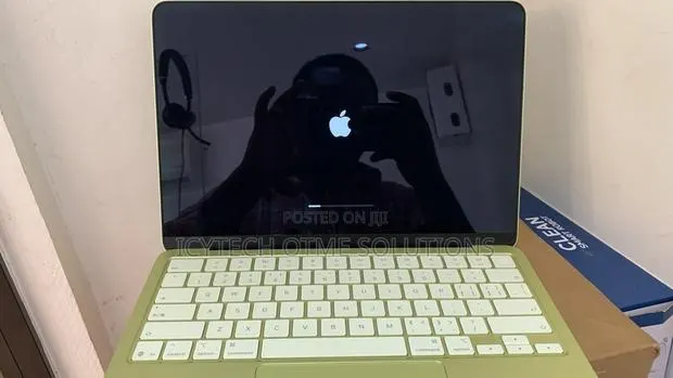 Laptop Apple MacBook 8GB Intel Core i5 SSHD (Hybrid) 512GB · Photo 1