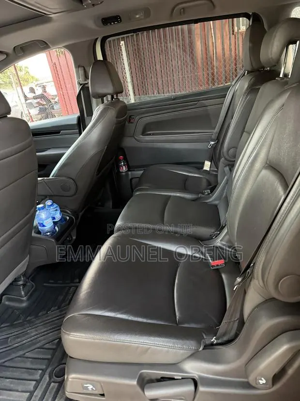 Honda Odyssey 2018 White · Photo 1