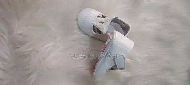 Baby Shoes for Girls White · Photo 2