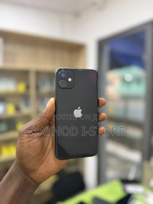 Apple iPhone 11 64 GB Black · Photo 1
