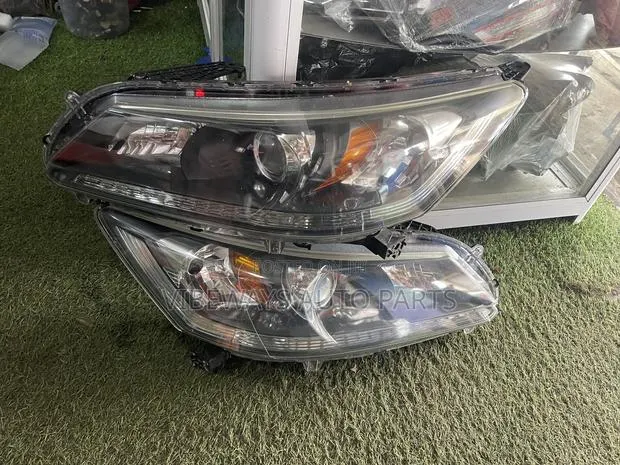 Honda Accord 2013-2015 Headlights Original Pair · Photo 1