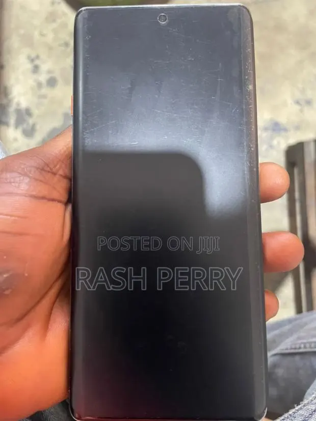 Tecno Camon 40 Pro 4G 256 GB Green · Photo 1