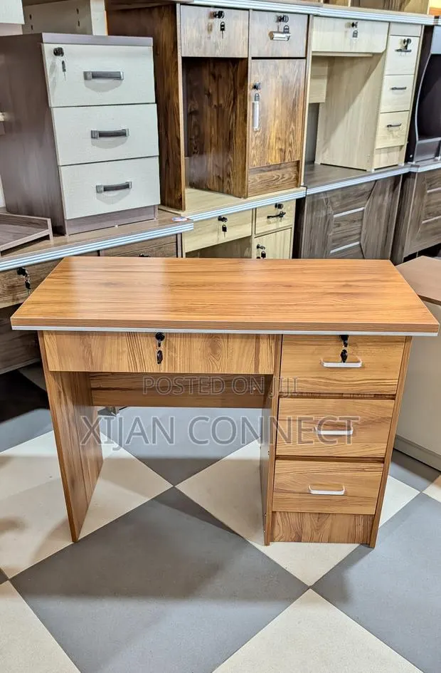 Office Desk With 3 Lockable Drawers – Computer/Study Table · Photo 1