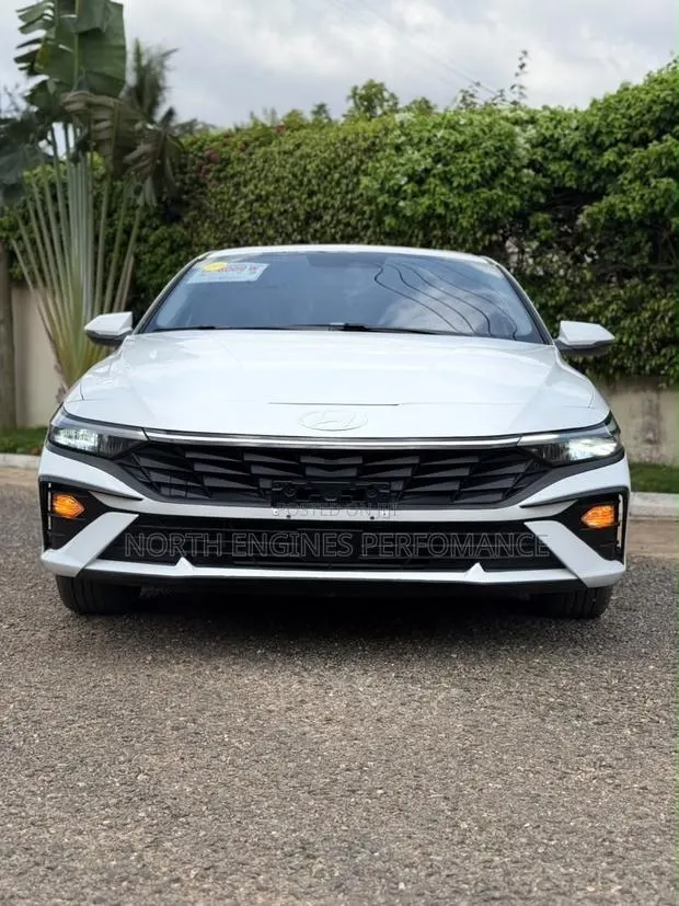 Hyundai Elantra 2025 White · Photo 1