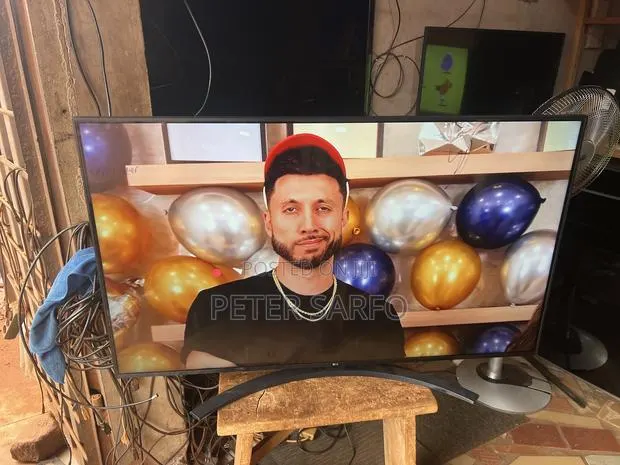 LG Led Uq Smart TV (50) · Photo 1