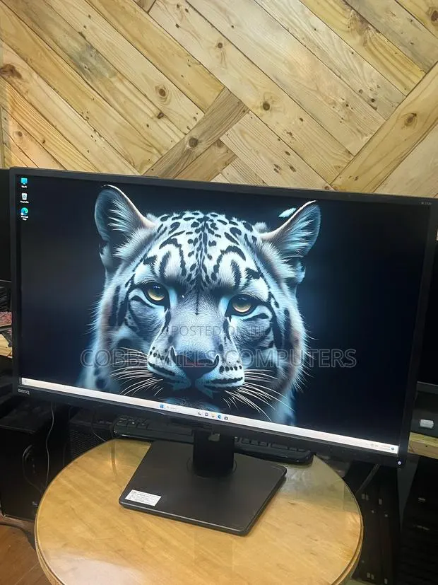 Benq 32inches Monitor · Photo 1