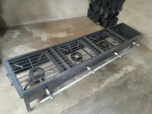 Commercial 4 Burner Gas Stove · Photo 1