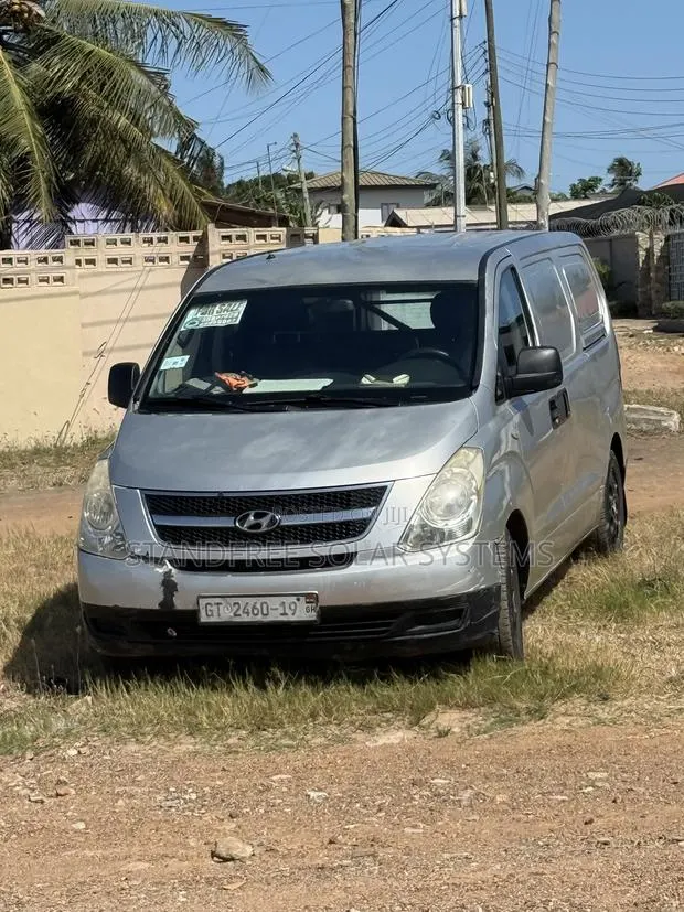Hyundai H1 2010 Silver · Photo 1