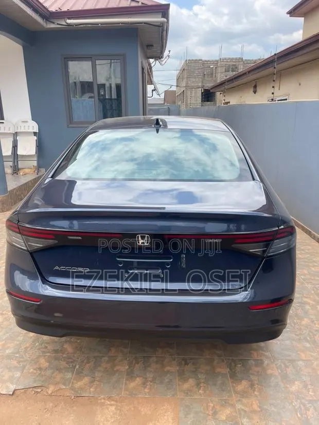 Honda Accord EX CVT 2024 Gray · Photo 1