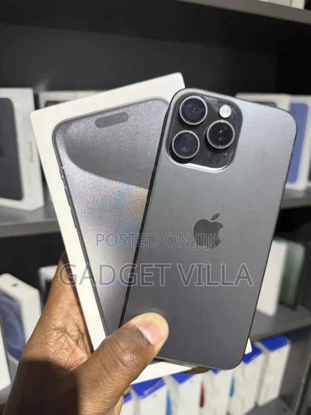 Apple iPhone 15 Pro Max 256 GB Black · Photo 1