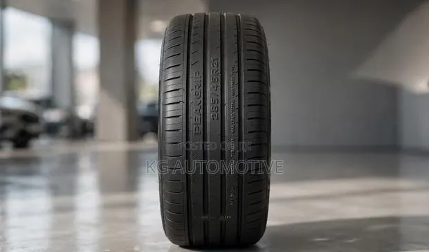 285/45r21 Peakgrip Tyre · Photo 1