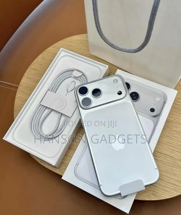 New Apple iPhone 17 Pro Max 1 TB Silver · Photo 1