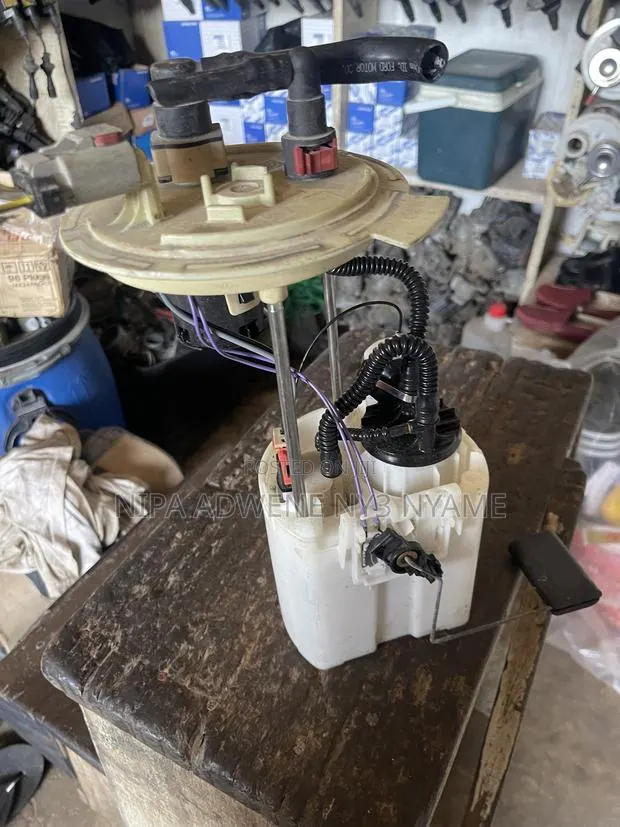 Original Home Used Ford Fuel Pump · Photo 1