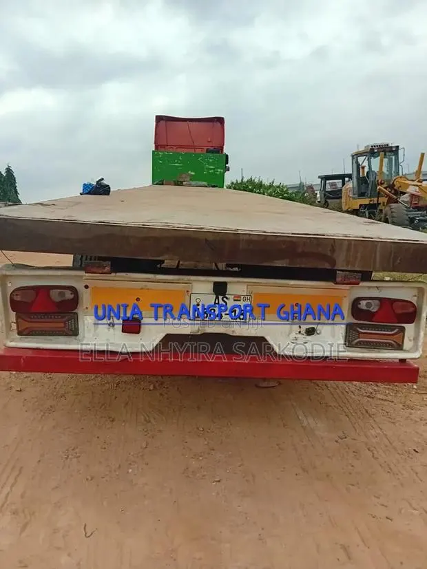 Flat Bed Vehicle for Hiring · Photo 1