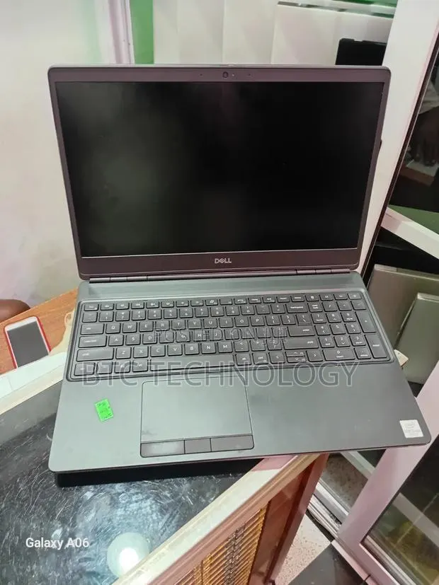Laptop Dell Precision 15 7550 16GB Intel Core i5 SSD 512GB · Photo 1