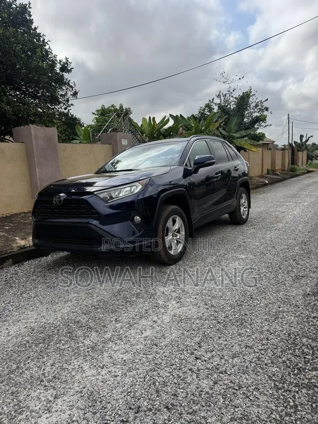 Toyota RAV4 2020 Blue · Photo 1