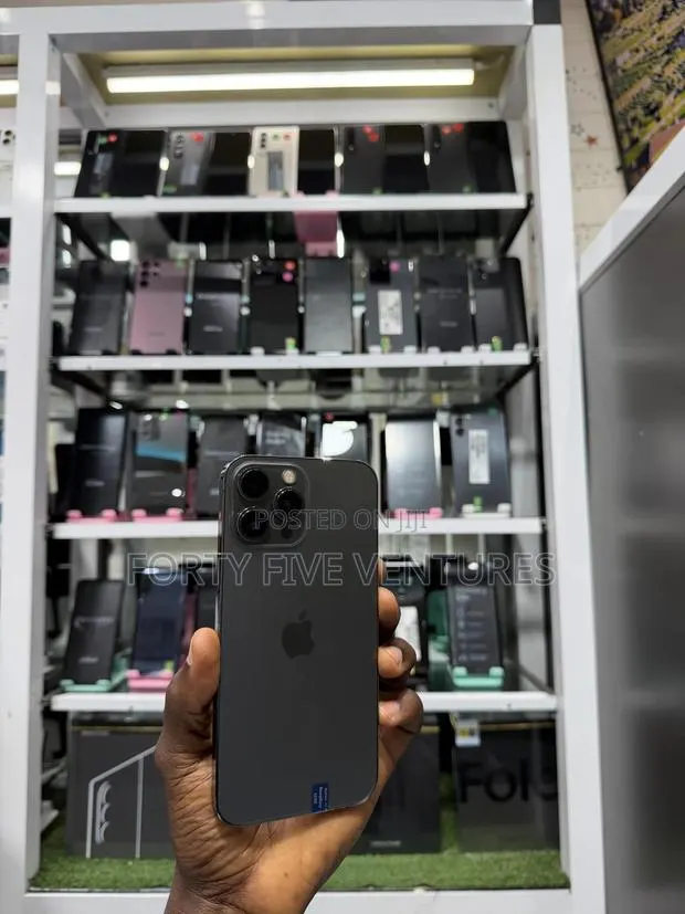 Apple iPhone 13 Pro Max 128 GB Black · Photo 1